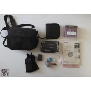 Sony DCR-DVD105 Handycam Mini DVD Video Camera Camcorder + Accessories near mint